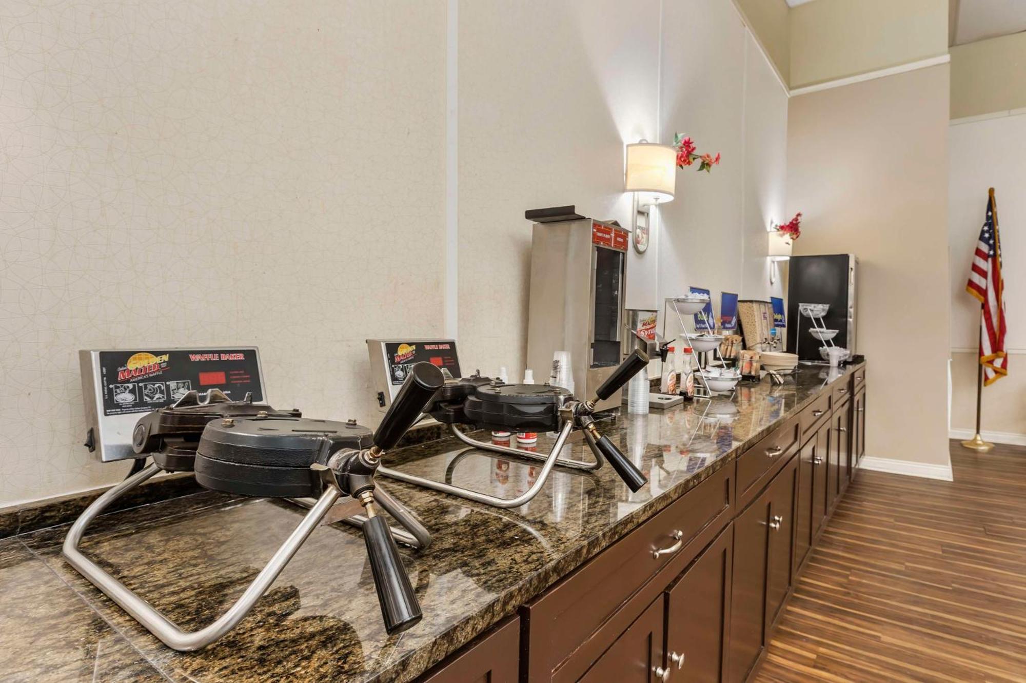 Best Western Watertown/Fort Drum Экстерьер фото